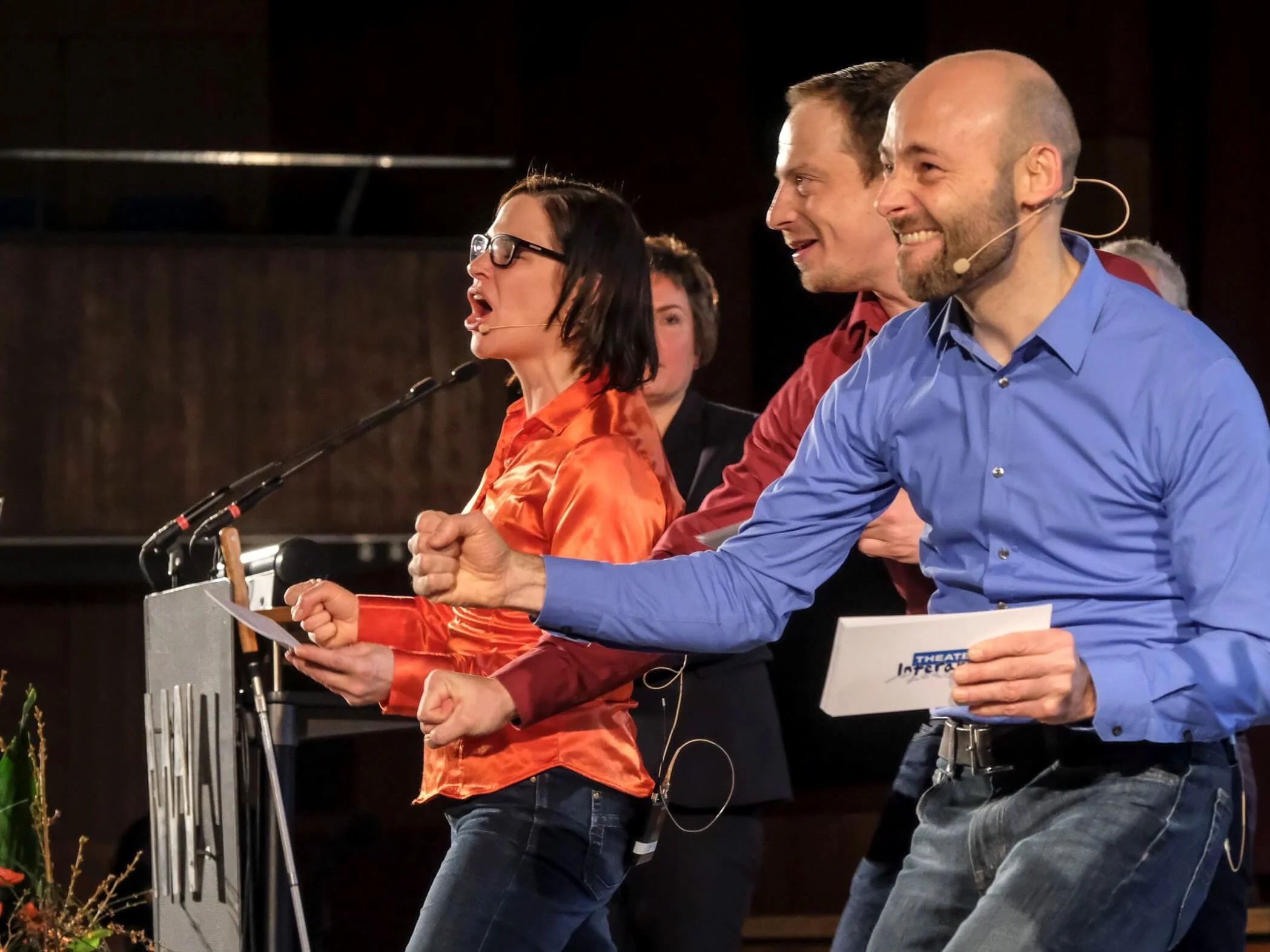 Schauspieler auf der Bühne.